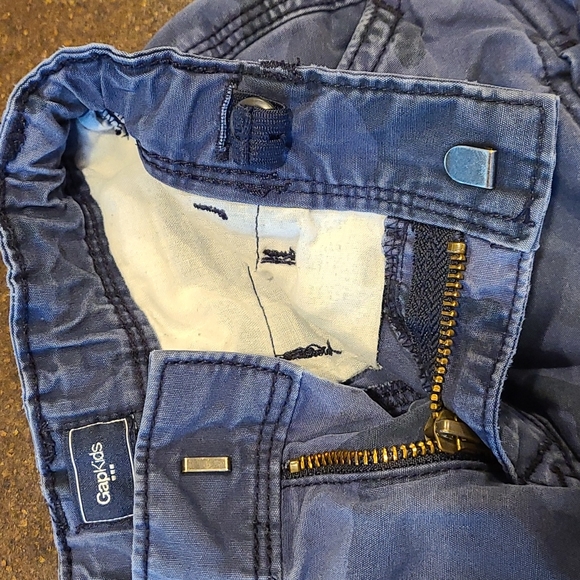 Lot of 2 pair GAP cargo shorts 5T - Picture 8 of 8